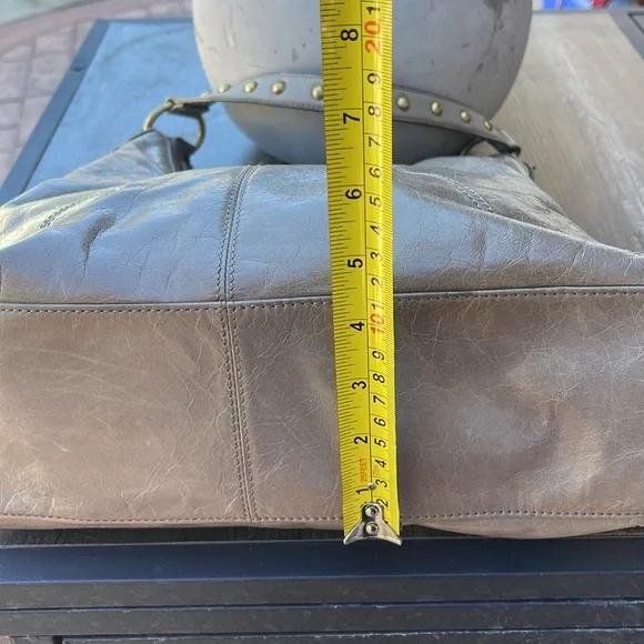 B. Makowsky gray soft leather purse with stud strap - Picture 4 of 11